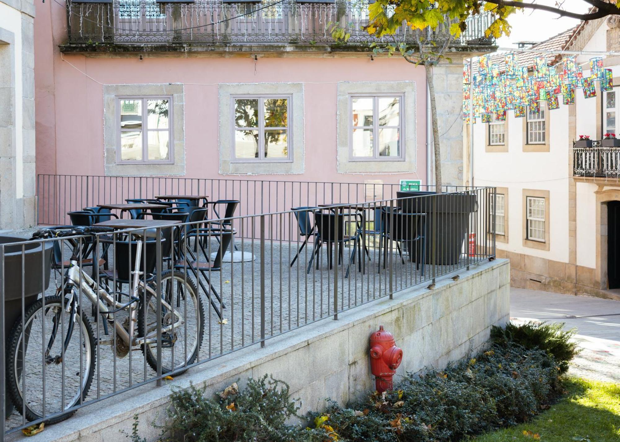 Da Praca Hostel Santa Maria da Feira Bagian luar foto